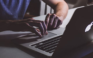 开运app官网-年轻车坛新星：梦想之路的辛酸与坚持